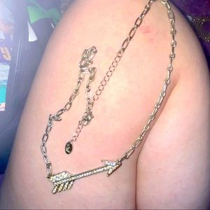 Etc! Pave crystal arrow necklace🐼🐼🐼